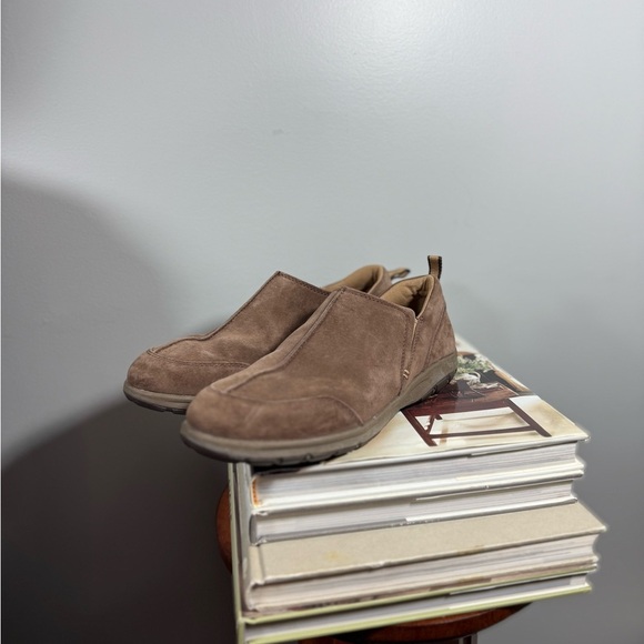 Women’s Duluth Trading Co Size 9 Brown Suede Loafers - Picture 1 of 15